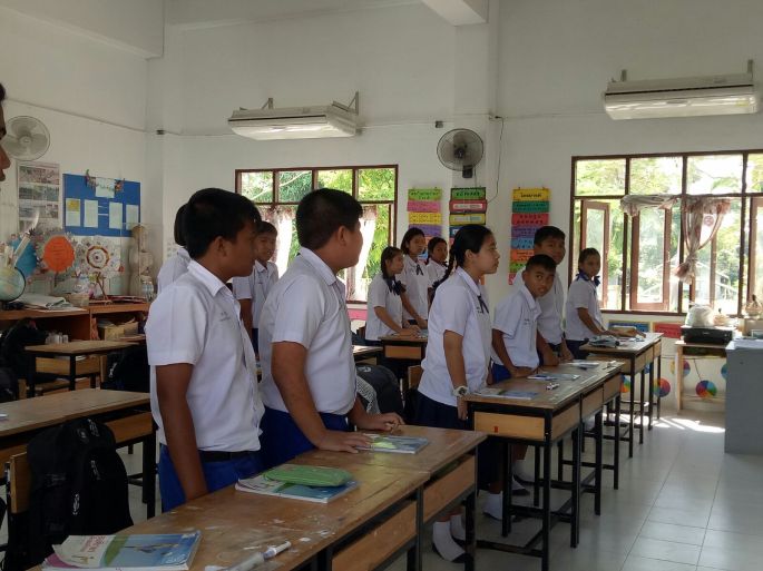 ילדים תאילנדים בבית-ספר